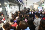 
                                Dân công sở chen chân 'săn' khuyến mãi ngày Black Friday                            