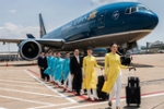 Tiếp viên Vietnam Airlines trình diễn trang phục mới